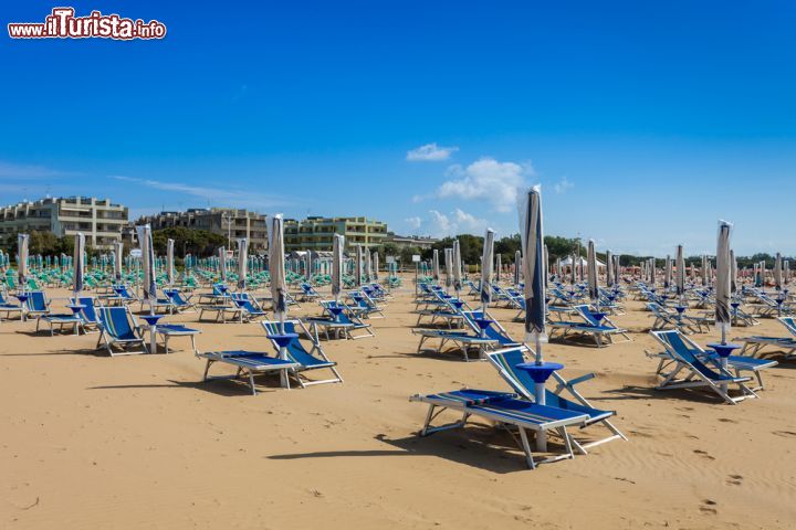 Immagine Bagno attrezzato sulla spiaggia di Bibione in Veneto. - © Kostenyukova Nataliya / Shutterstock.com