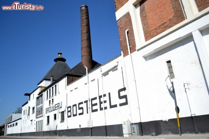 Immagine Lo storico birrificio Bosteels nelle Fiandre, Belgio. Il birrificio fu fondato nel 1791 da Evarist Bosteels: per oltre due secoli è rimasto a conduzione familiare.