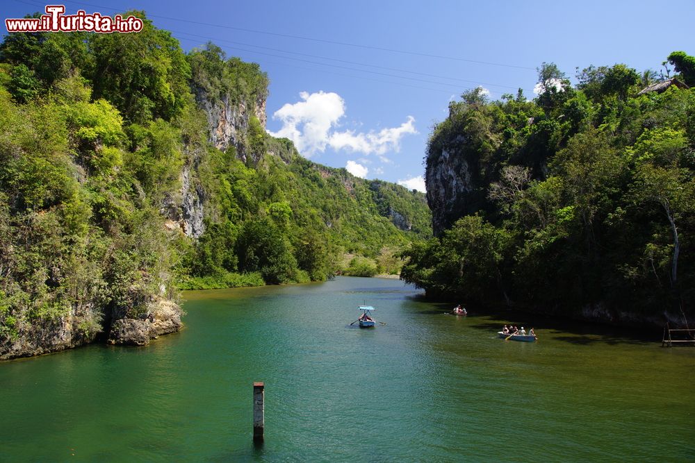 Immagine Boca de Yumurì: il Rìo Yumurì sfocia a sud della città di Baracoa, nella provincia cubana di Guantànamo.