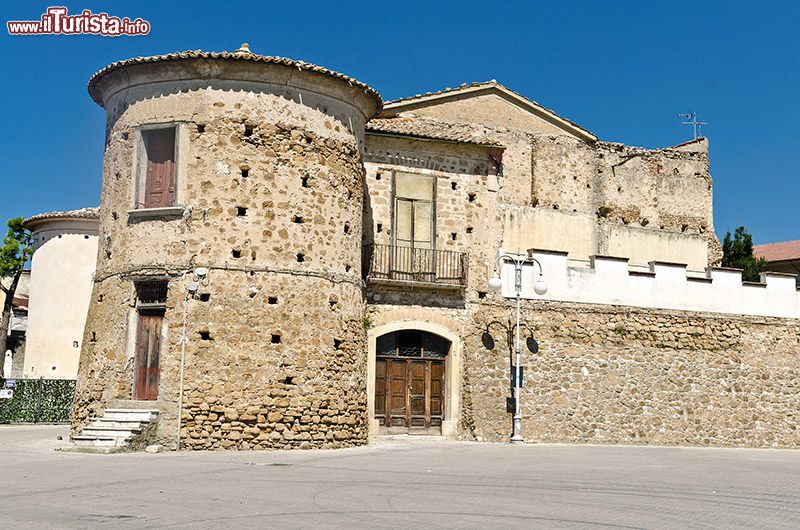 Immagine Bonito, la Torre ed il Castello Normanno, Provincia di Avellino in Campania - © www.comunedibonito.it/