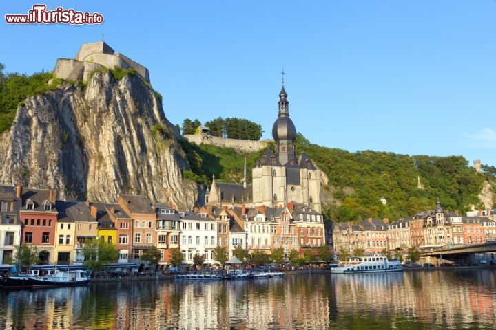 Immagine Vallonia, Belgio: il borgo di Dinant. L'aeroporto di riferimento per raggiungere la cittadina è quello di Bruxelles-Charleroi - foto © VanderWolf Images / Shutterstock.com
