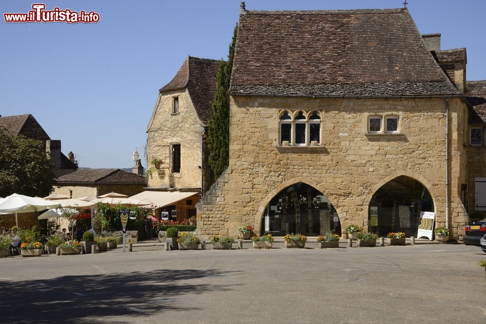 Immagine Il borgo di Domme arroccato su una scogliera, Dordogna, Francia.