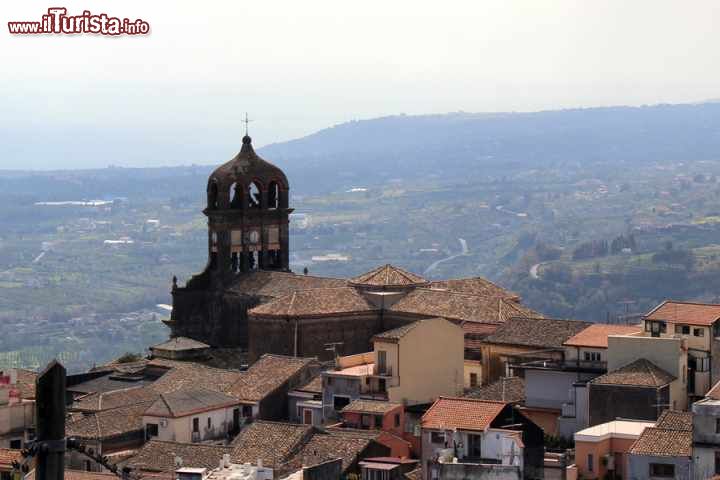 Immagine Il borgo di Sant Alfio sul versante est del vulcano Etna