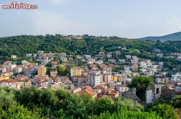 Immagine Borgo moderno di Agropoli, Campania - Fotografia aerea dell'abitato di Agropoli, la "perla del Cilento" come viene chiamata questa piccola cittadina campana di 20 mila abitanti © pavel dudek / Shutterstock.com