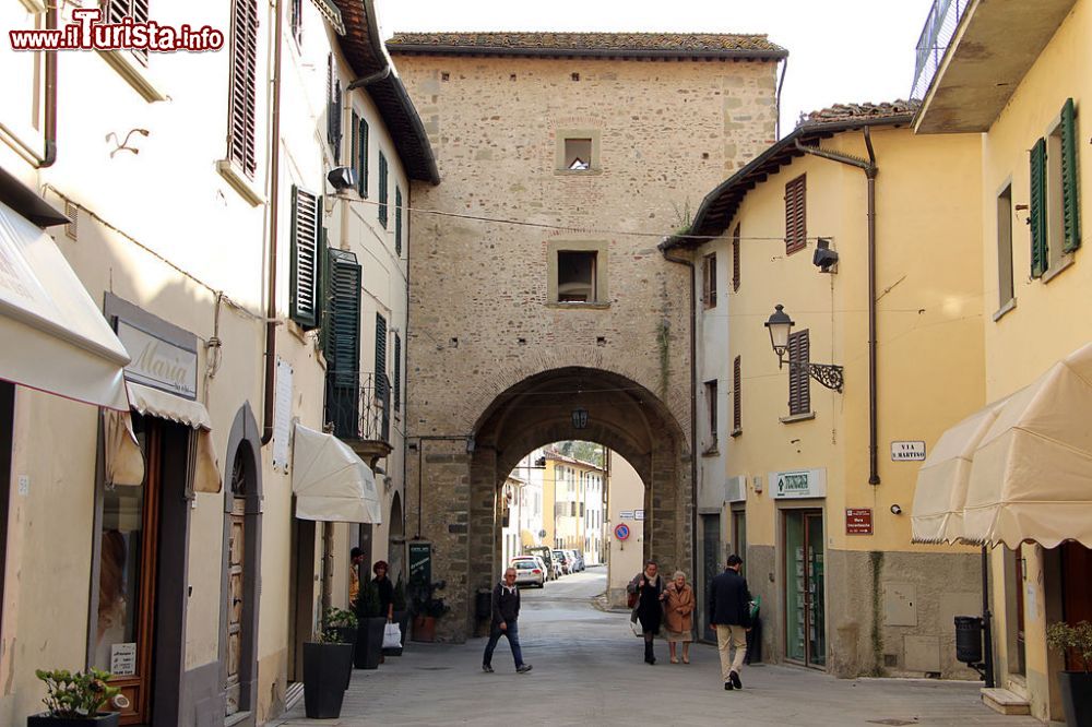 Immagine Porta Fiorentina del 14° secolo a Borgo San Lorenzo, Mugello - © Sailko - CC BY 3.0, Wikipedia