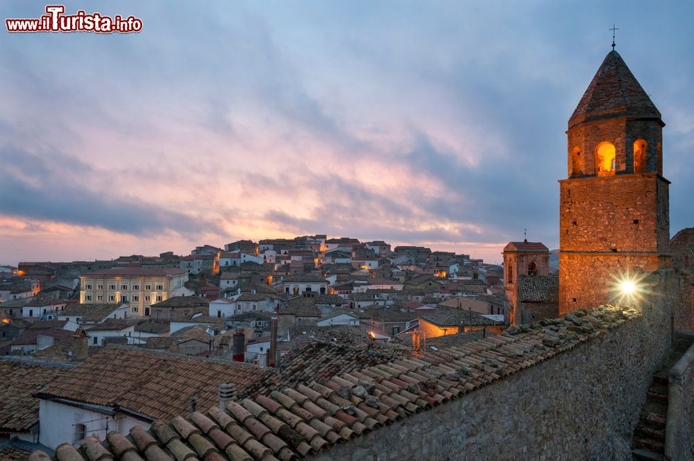 Immagine Bovino al tramonto, regione storica della Daunia, nord della Puglia
