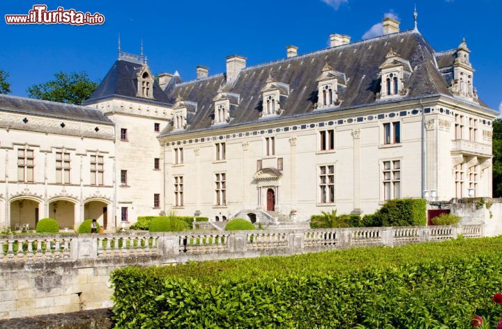Immagine Nei pressi del villaggio di Brézé in Francia, si trova uno dei castelli più belli di tutta la Valle della Loira - © PHB.cz (Richard Semik) / Shutterstock.com