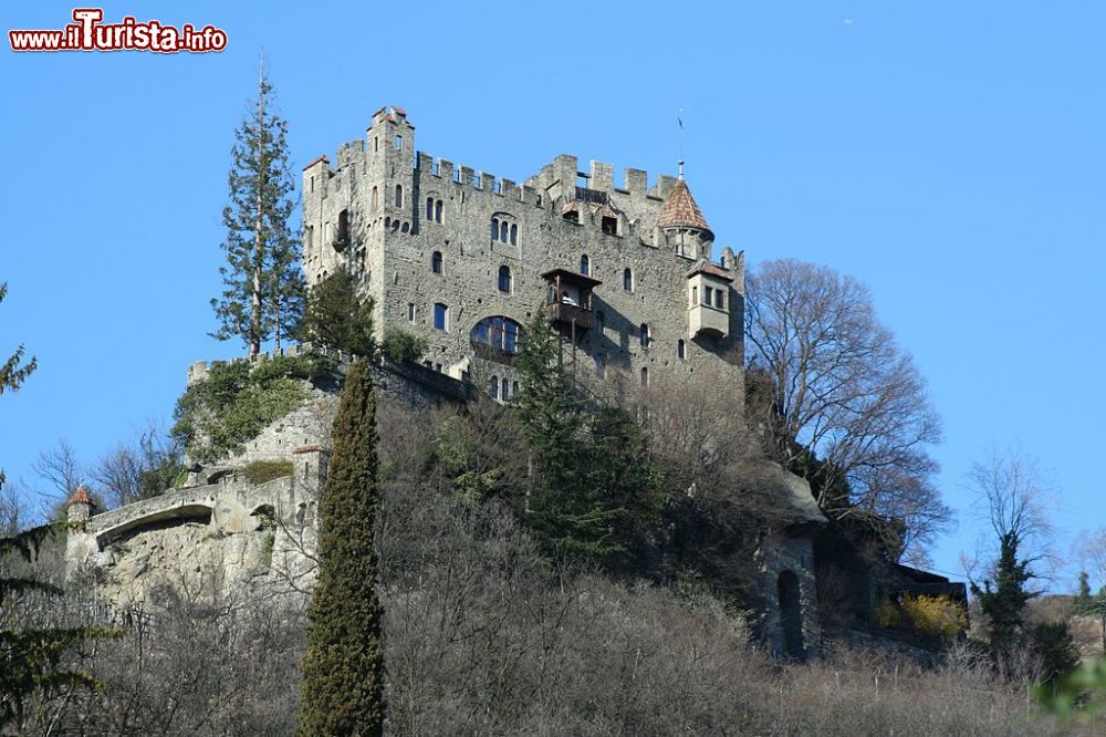 Immagine Brunnenburg, un castello medievale nei dintorni di Tirolo, in Alto adige - © ManfredK - , CC BY-SA 3.0, Wikipedia