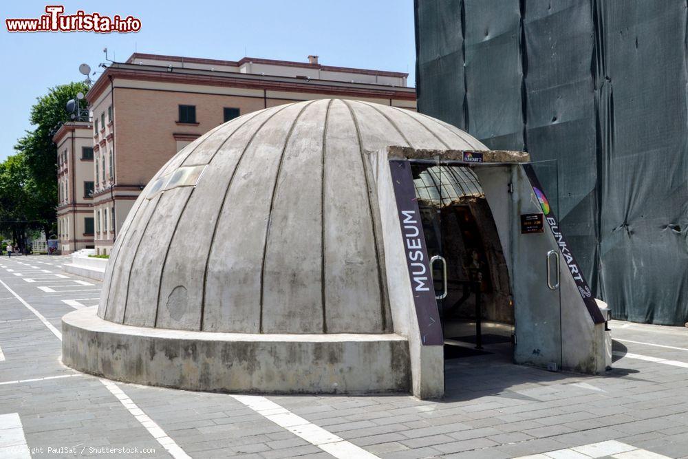 Immagine BunkArt 2, bunker anti nucleare di Tirana (Albania) ora divenuto museo di storia. Ricostruisce le vicende del Ministero degli Affari Interni dal 1912 al 1991 - © PaulSat / Shutterstock.com