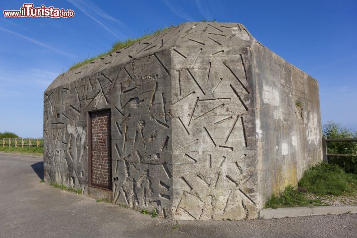 Immagine Bunker militare sulla costa di Dieppe, Alta Normandia, Francia - © 201223991 / Shutterstock.com
