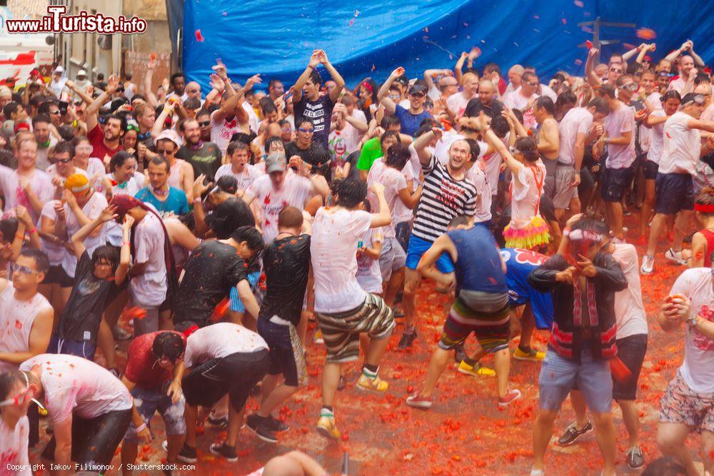 Immagine La battaglia dei pomodori durante la festa della Tomatina, il più importante evento della città di Buñol (Spagna) - foto © Iakov Filimonov / Shutterstock.com