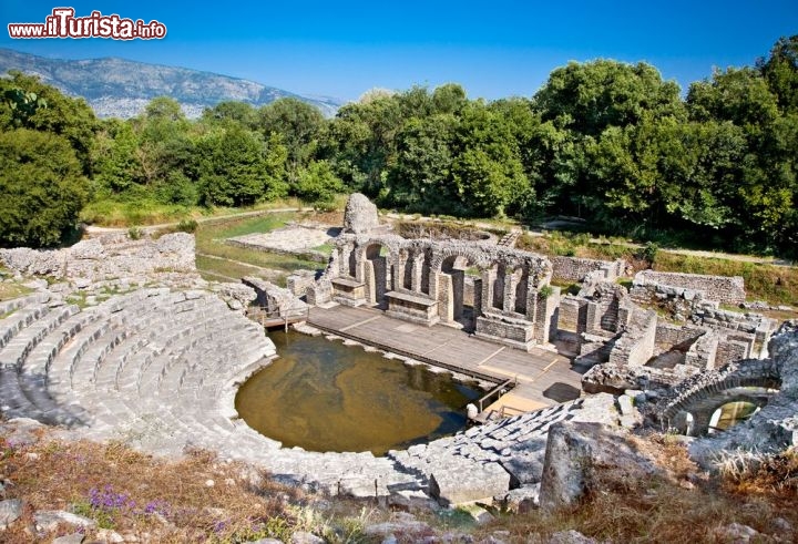 Immagine Anfiteatro romano del sesto secolo patrimonio UNESCO a Butrinto, Albania - © Aleksandar Todorovic- shutterstock.com