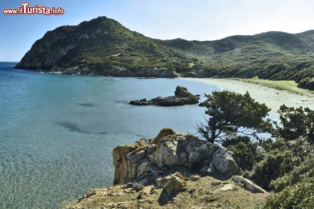 Immagine La cala di Portu de S'Illixi a Capo Ferrato, il promontorio a sud di Muravera in Sardegna