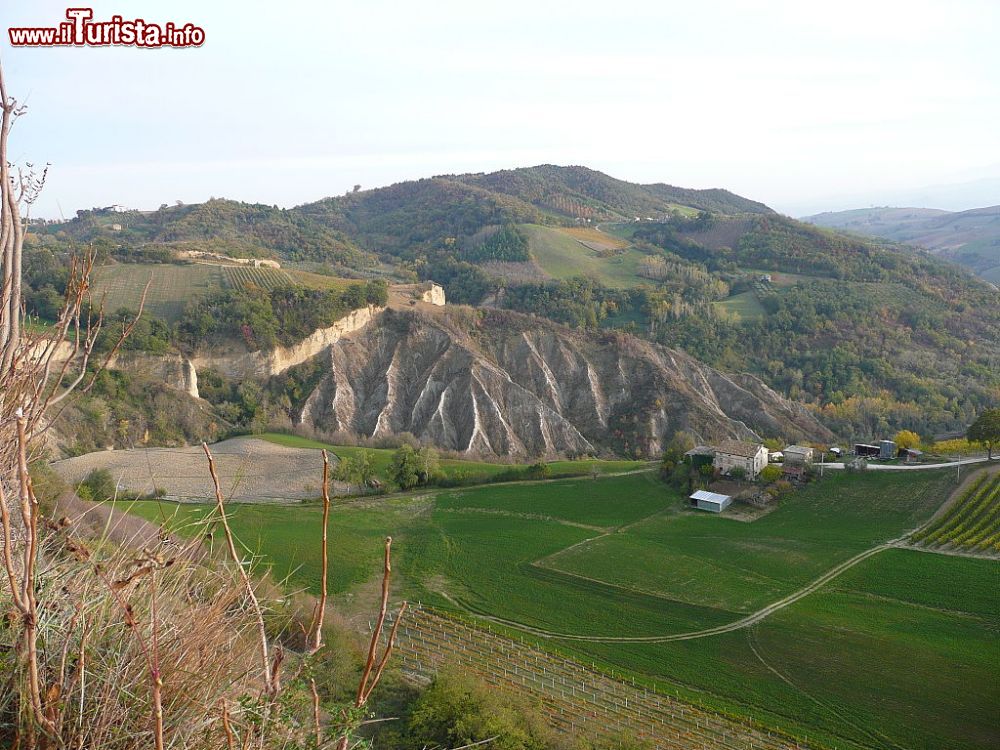Immagine Calanchi nelle campagne intorno a Castignano, Marche.