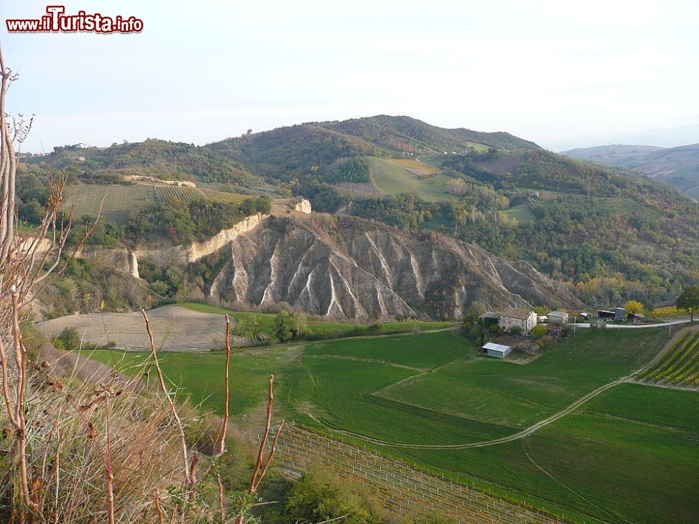Immagine Calanchi nelle campagne intorno a Castignano, Marche.