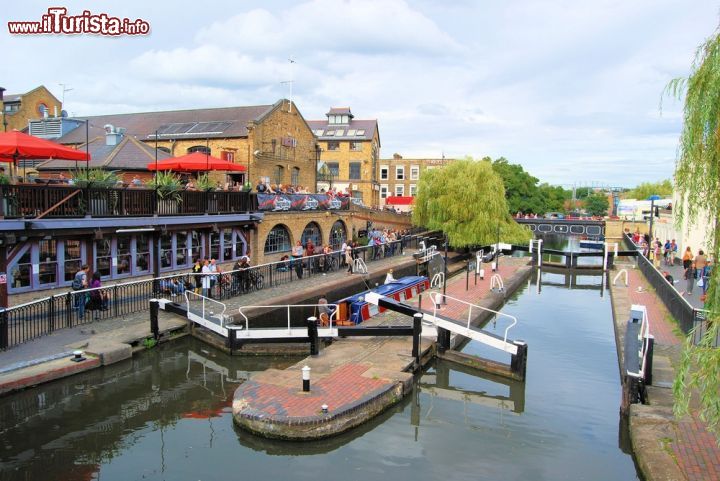 Immagine Camden Lock, tra gli affascinanti canali di Londra - © Julie Clopper / Shutterstock.com