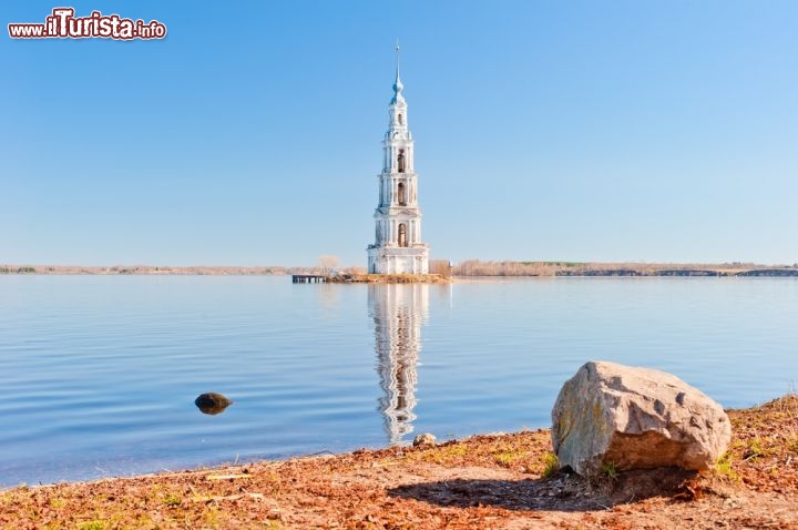 Immagine Torre campanaria a Kalyazin nel fiume Volga - © kosmos111 / shutterstock.com
