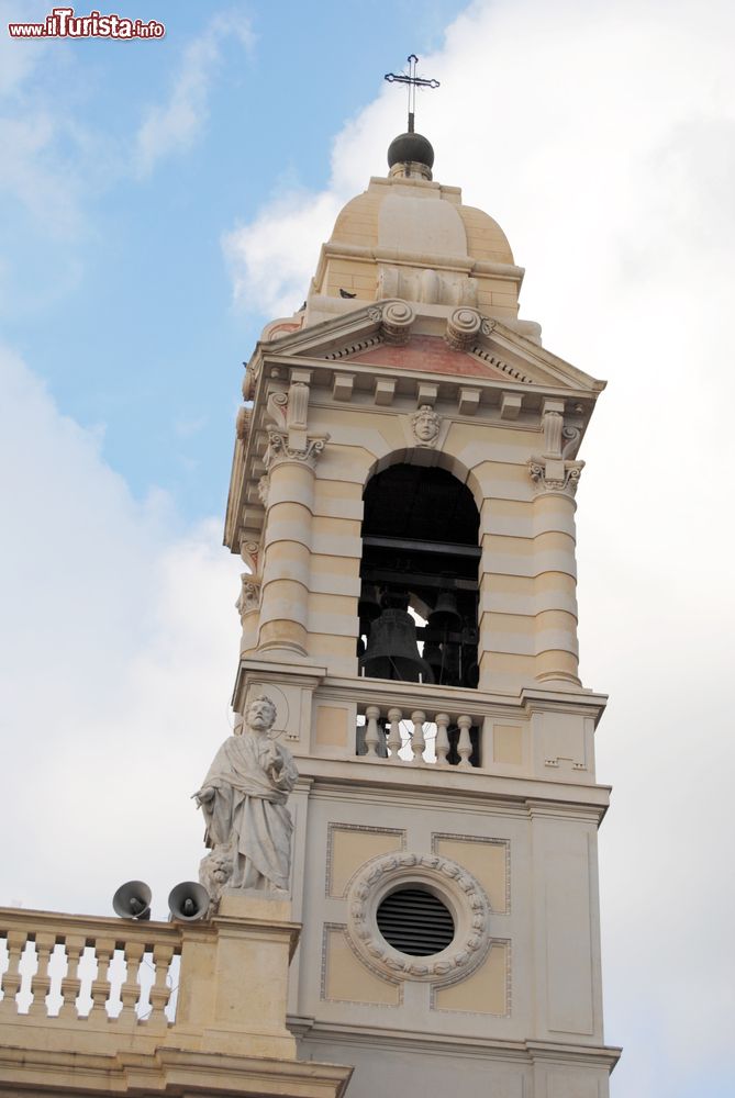 Immagine Campanile chiesa di Nostra Signora della Guardia a Belpasso in Sicilia.