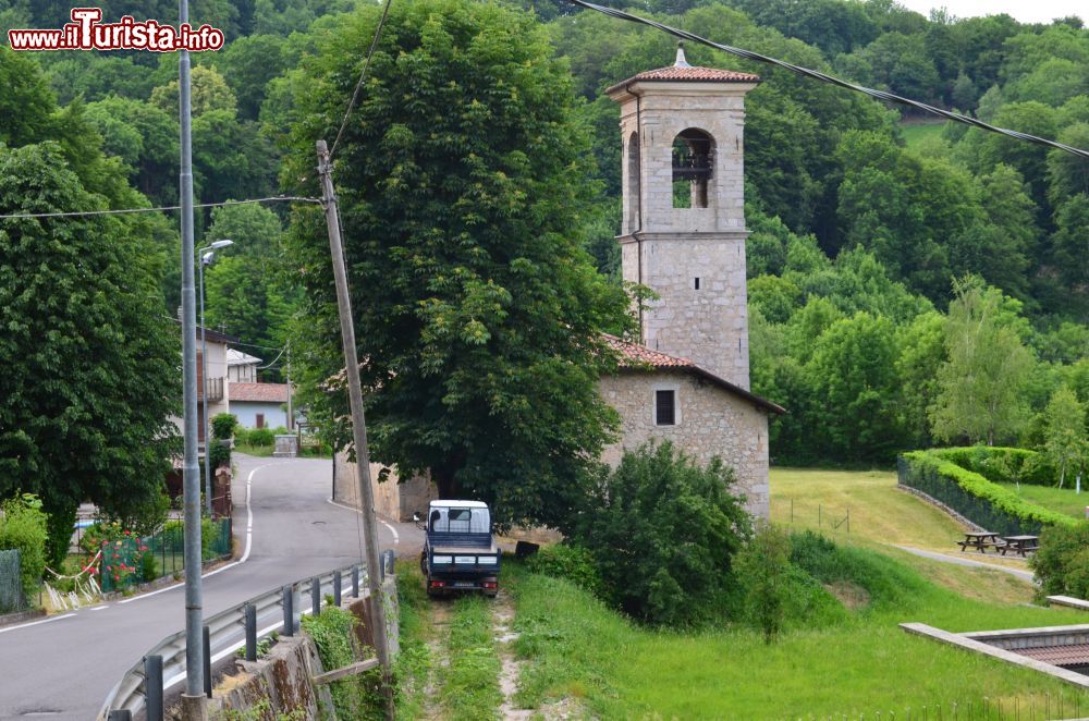 Immagine Il campanile della Chiesa di San Bernardo a Roncola