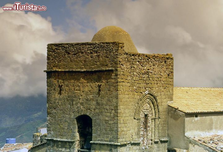 Immagine Campanile della Chiesa Madre di San Mauro Castelverde - © Pecold / Shutterstock.com