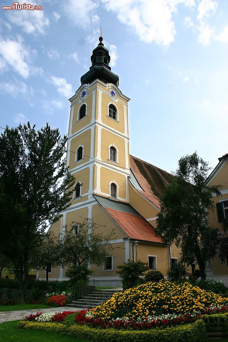 Immagine Campanile della chiesa principale di Bad Waltersdorf in Austria  - © Steindy, CC BY-SA 2.0 de - Wikipedia