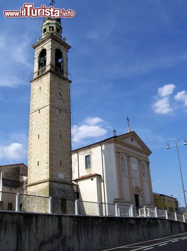 Immagine Il Campanile e la chiesa parrocchiale di San Brizio in Costalunga di Monteforte d'Alpone