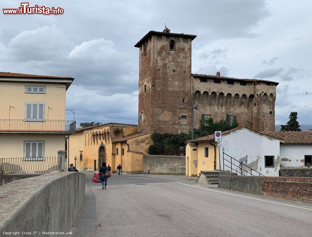 Immagine Campi Bisenzio, Toscana: Rocca Strozzi e il ponte sul fiume nel centro storico cittadino. Siamo in Toscana. - © lissa.77 / Shutterstock.com