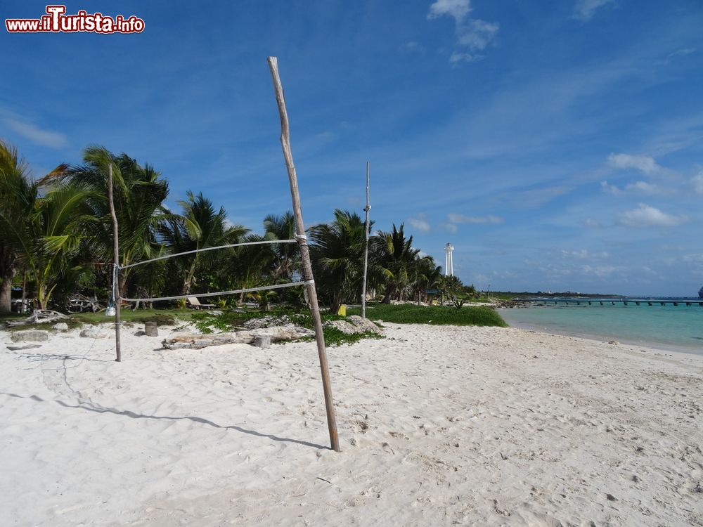 Immagine Campo da beach volley in una spiaggia di Chetumal, Messico.