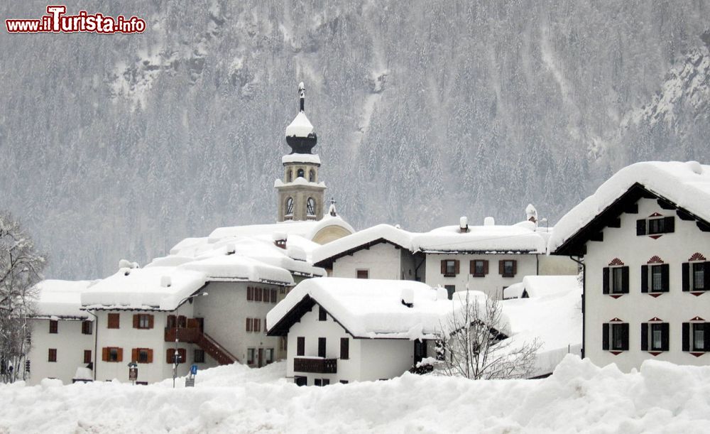 Immagine Canale d'Agordo veduta dopo una bella nevicata sulle Alpi in Veneto - © Luca Aless, CC BY-SA 3.0, wikipedia