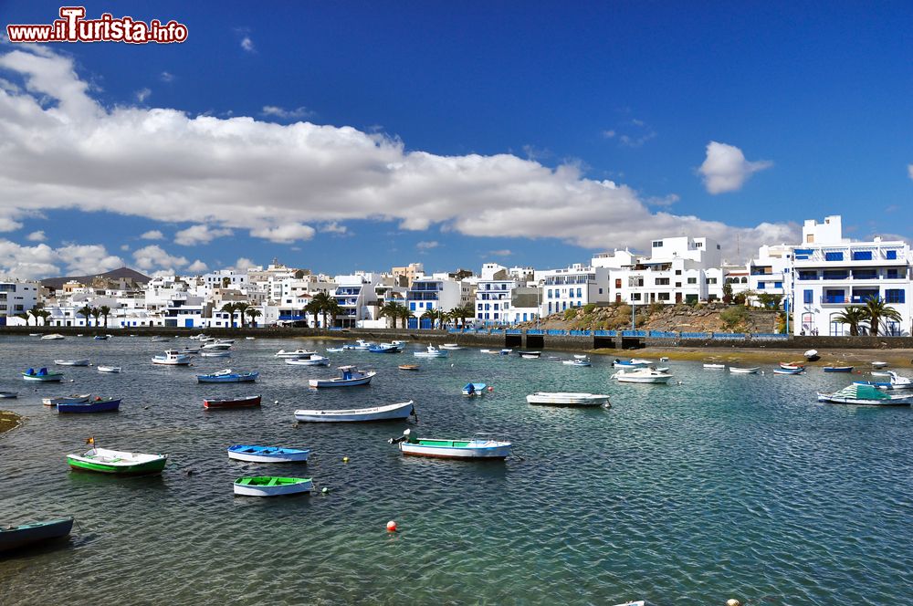 Immagine Charco de San Ginés, Arrecife: la laguna di acqua salata presso il capoluogo dell'isola di Lanzarote (Canarie).