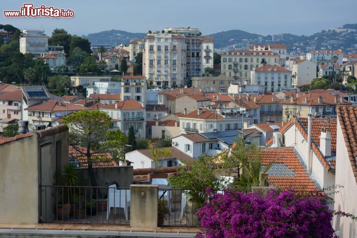 Immagine Cannes fotografata dalla collina di Le Suquet, Costa Azzurra, Francia.