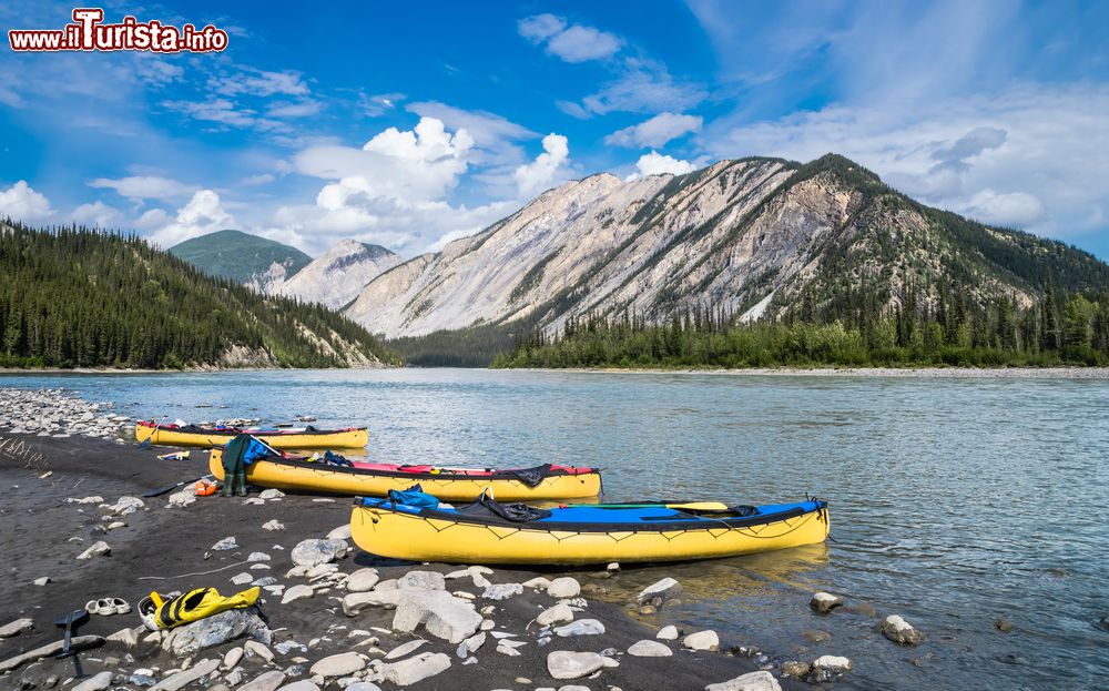 Immagine Canoe sul fiume Nahanni  in Canada, Territori del Nord-Ovest