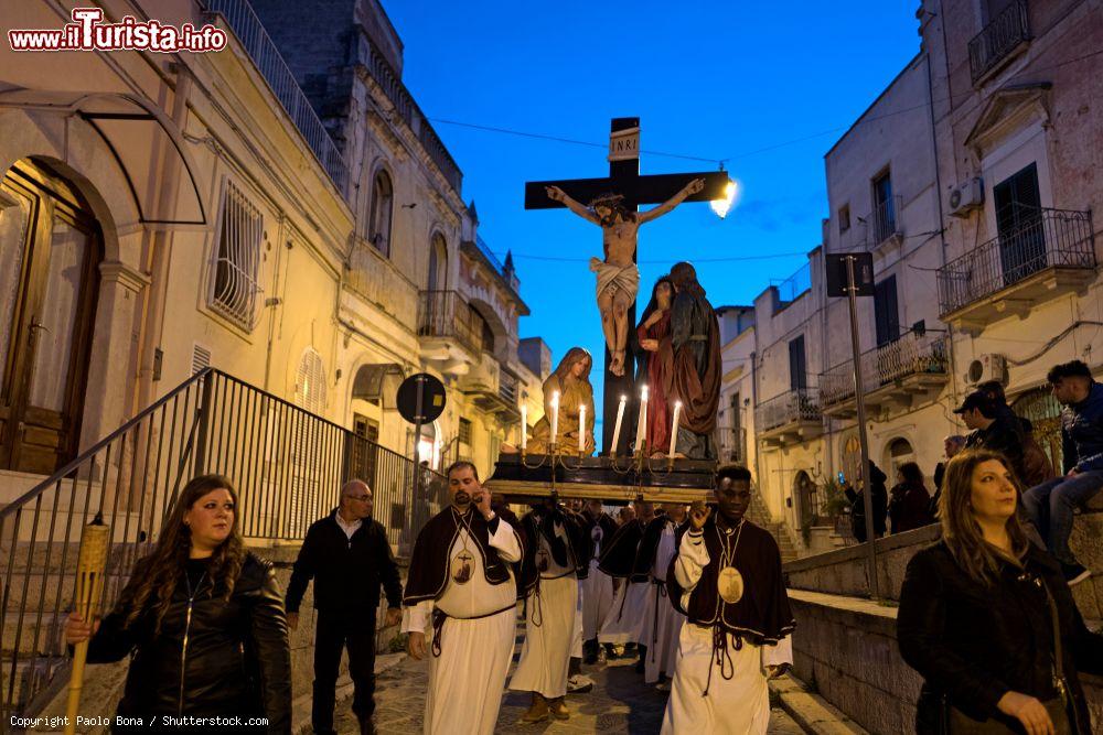 Immagine Canosa di Puglia: la processione serale del Venerdì Santo con il SS. Crocifisso. - © Paolo Bona / Shutterstock.com