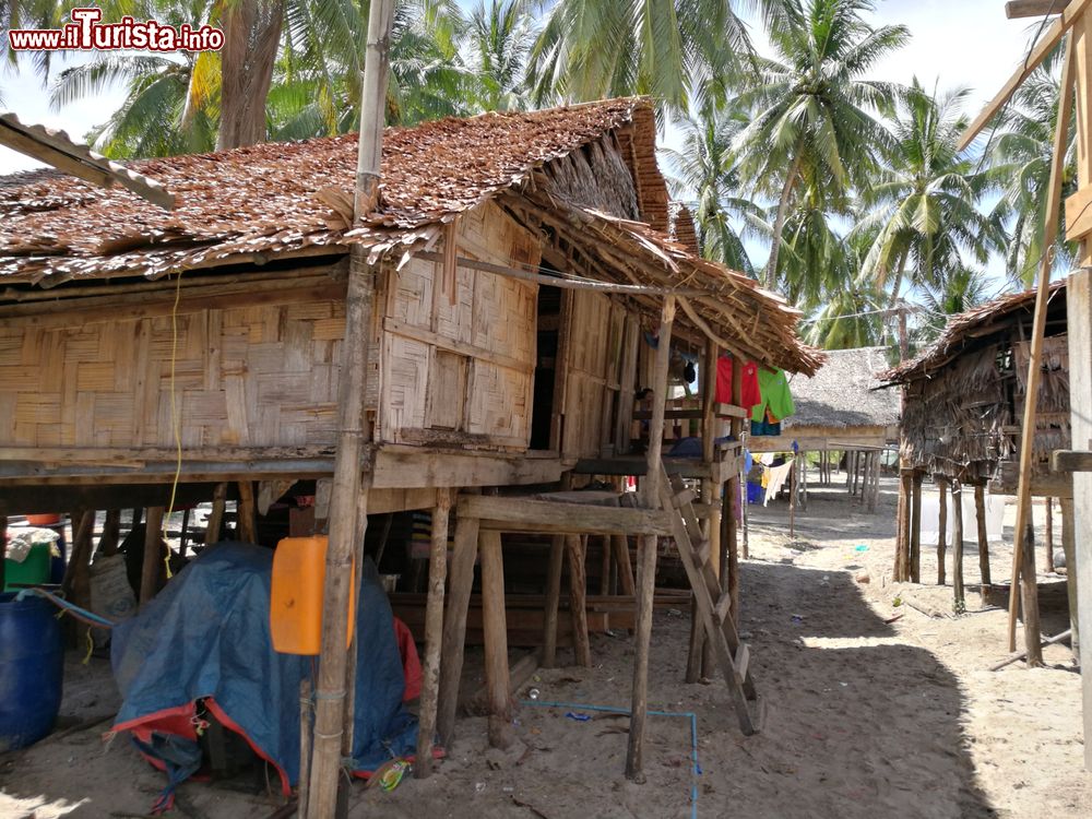 Immagine Capanne in un villaggio di moken su un'isola dell'arcipelago di Mergui, Myanmar.