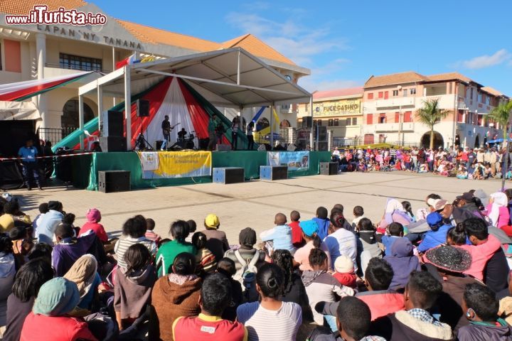 Immagine Antananarivo, Madagascar: il pubblico assiste ad un concerto durante il Carnevale nel mese di giugno - 19 June 2016 - foto © ronemmons / Shutterstock.com
