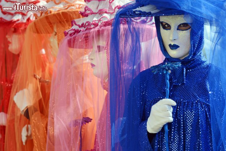 Immagine Il Carnevale di Castiglion Fibocchi accende di colori il borgo dei dintorni di Arezzo, ed è uno degli eventi del periodo più importanti della Toscana  - © 198597383 / Shutterstock.com