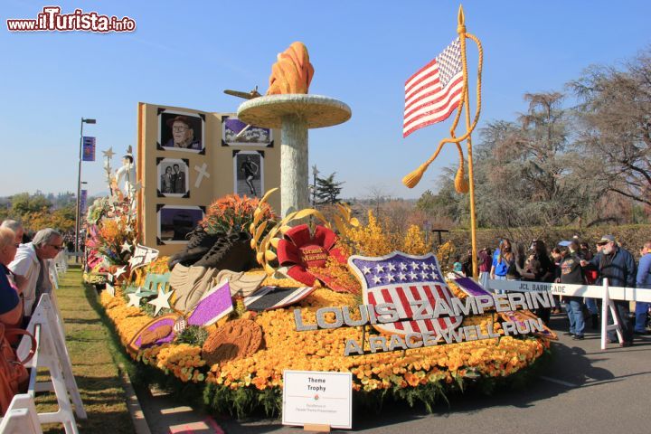 Immagine Un carro fiorito in sfilata alla Rose Parade di Pasadena in California - © Supannee Hickman / Shutterstock.com