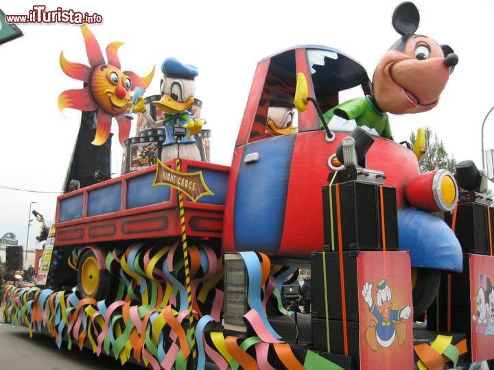 Immagine Un carro allegorico a Saviano durante il Carnevale Savianese