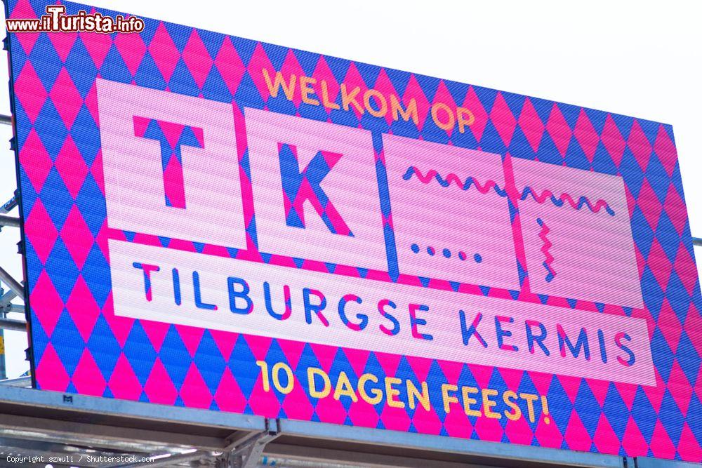 Immagine Il cartello di benvenuto al Tilburgse Kermis in occasione del Lunedì Rosa a Tilburg, Olanda - © szmuli / Shutterstock.com