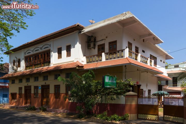Immagine Una casa in stile coloniale britannico nella città di Alleppey (oggi ribattezzata Alapphuza) nello stato del Kerala, India - foto © Murgermari / Shutterstock.com