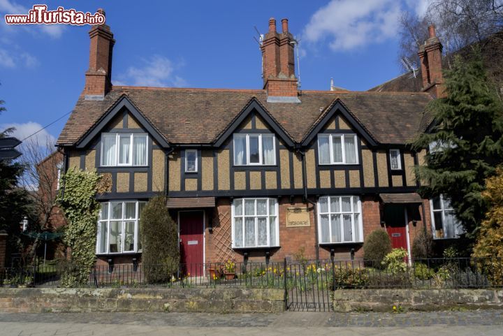 Immagine Casa storica a Warwick, Inghilterra - Una delle belle dimore della città di Warwick situata a 18 km a sud di Coventry e a 4 a ovest di Leamington Spa © David Hughes / Shutterstock.com