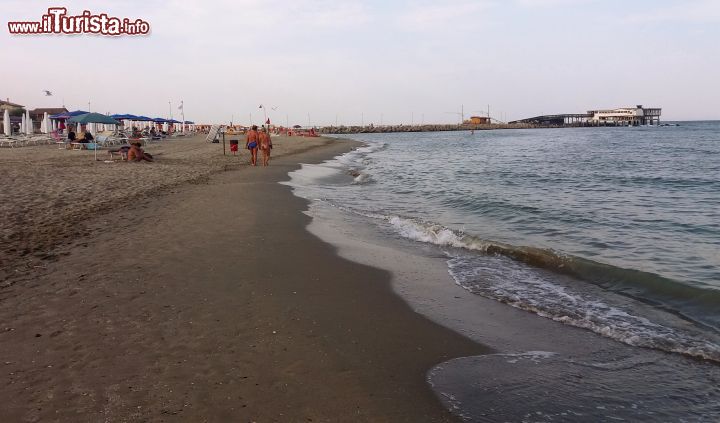 Immagine Casalborsetti, il pontile: è uno dei simboli della cittadina romagnola. Si trova alla foce del canale del reno che sfocia nell'Adriatico.