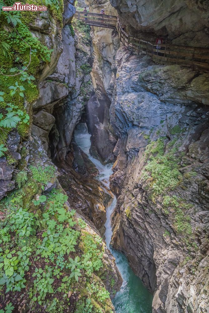 Immagine Cascata Gilfenklamm si tuata tra le valli di Ridanna e Racines in Trentino, Alto-Adige