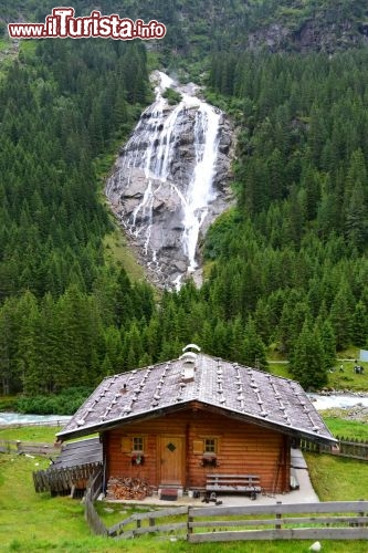 Immagine Cascata di Grawa: è probabilmente la cascata più spettacolare tra le molte che si possono ammirare nella Valle dello Stubai, in Tirolo. È una delle tappe più apprezzate del Sentiero delle Acque Selvagge.