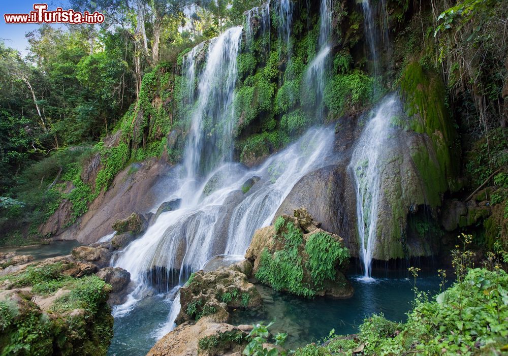 Immagine Le splendide cascate conosciute con il nome di Salto del Arco Iris, presso Soroa, si trovano nella provincia di Pinar del Rio (Cuba), a 110 km dal capoluogo.