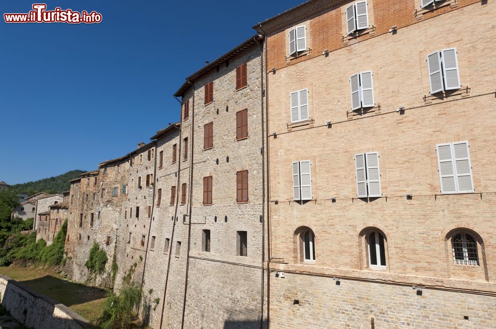 Immagine Case antiche nel villaggio di Comunanza in provincia di Ascoli Piceno, Marche
