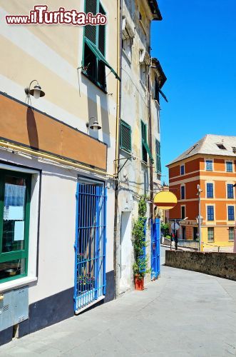 Immagine Case colorate nel centro storico di Arenzano, provincia di Genova, Liguria.