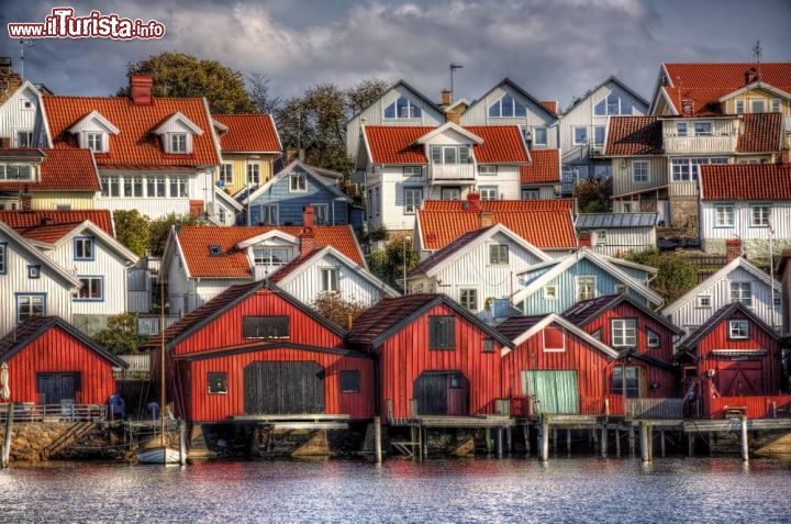 Immagine Case colorate sul porto di Fjallbacka in Svezia - © Rolf E. Staerk / shutterstock.com