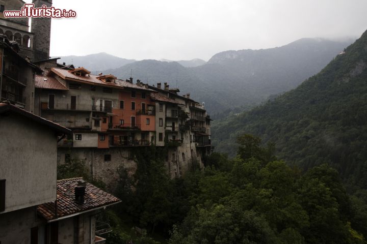 Immagine Case del borgo di Bagolino in Lombardia - © Thijs Schouten Fotografie / Shutterstock.com