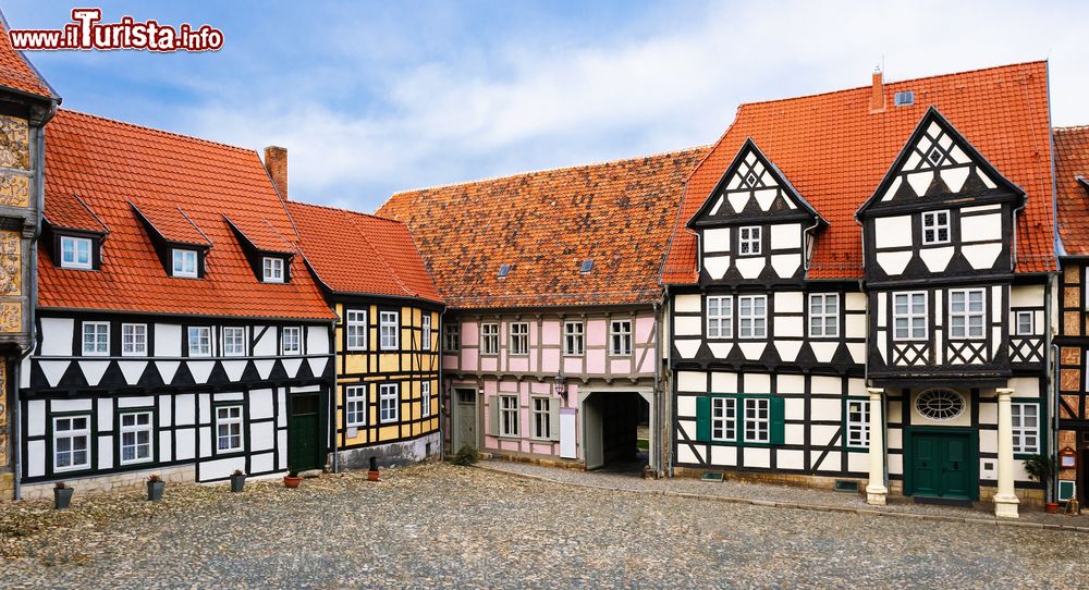 Immagine Case di Fachwerk nel centro dell'antica città di Quedlinburg, Germania.